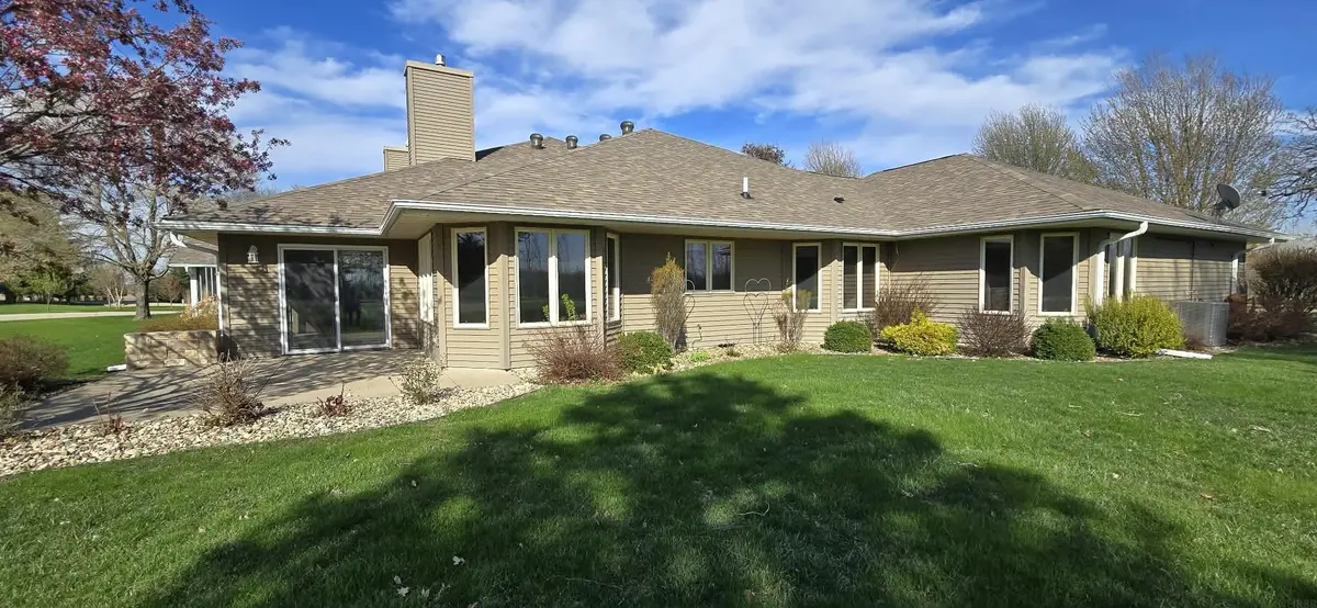 503 Sunset PL, Charles City, IA 50616