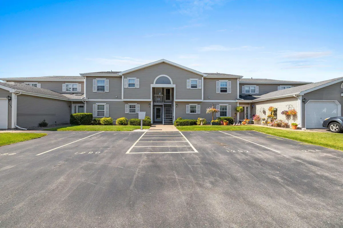 1294 WITTMANN PARK LN, Menasha, WI 54952