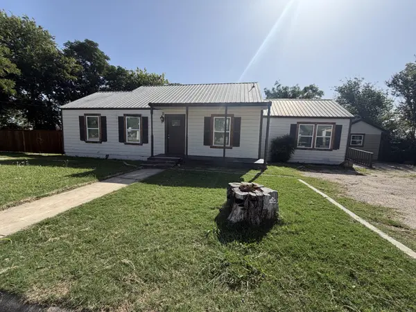 103 S Walnut ST, Lampasas, TX 76550