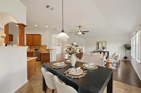 912 Abbeyglen Castle DR, Pflugerville, TX 78660