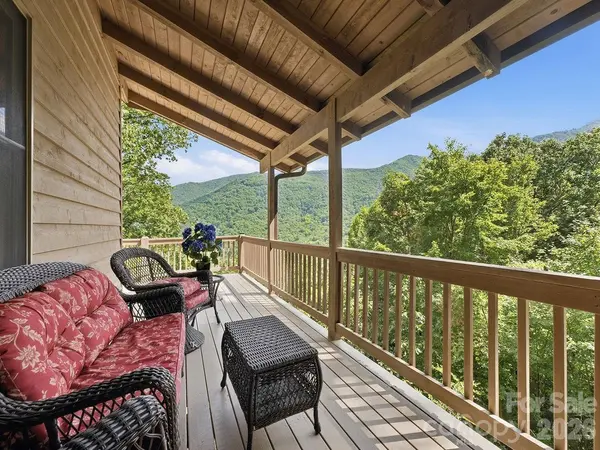 808 Nottingham RD, Maggie Valley, NC 28751