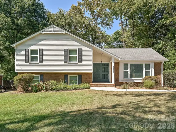 5936 Colchester PL, Charlotte, NC 28210