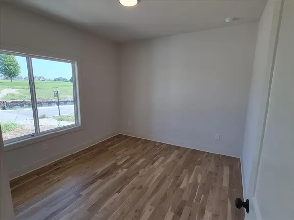 4374 Tee Box DR, Basehor, KS 66007