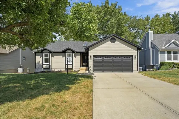 1506 W Prairie TER, Olathe, KS 66061