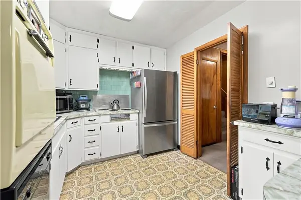 10407 E 30th TER, Independence, MO 64052