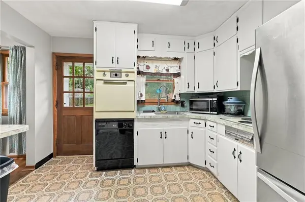 10407 E 30th TER, Independence, MO 64052