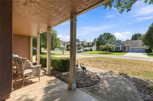 304 SW Green Teal ST, Lee's Summit, MO 64082