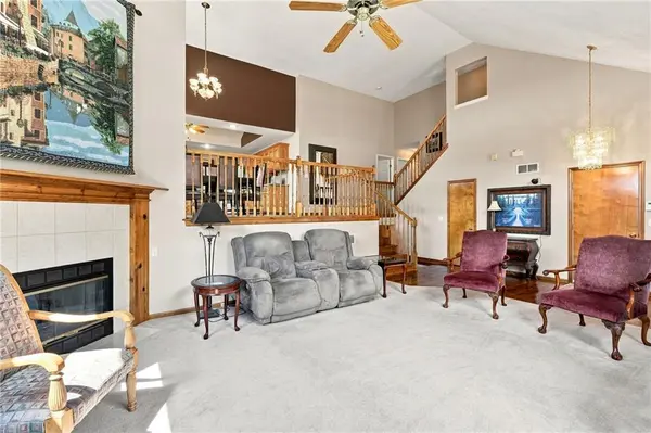 6726 N Charleston DR, Kansas City, MO 64119