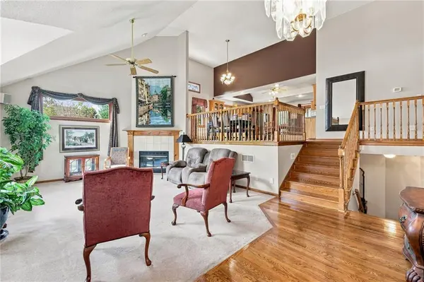 6726 N Charleston DR, Kansas City, MO 64119