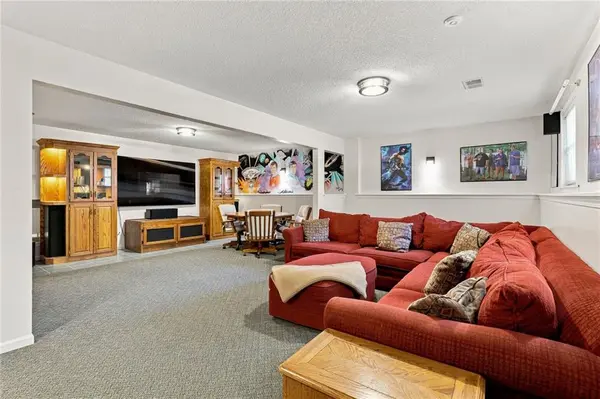 6726 N Charleston DR, Kansas City, MO 64119