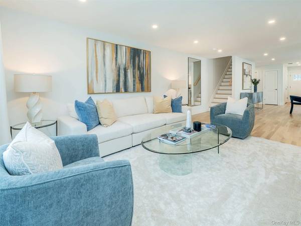 59 Edgewood RD #A, Port Washington, NY 11050