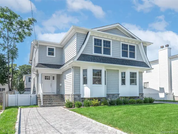 59 Edgewood RD #A, Port Washington, NY 11050