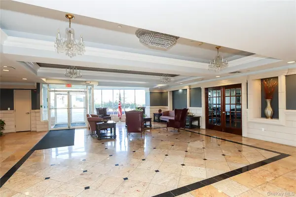 242 Maple AVE #407, Westbury, NY 11590