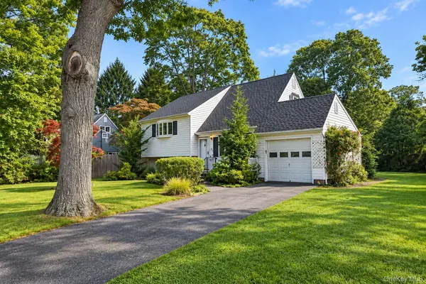 69 Circuit RD, Bellport Village, NY 11713