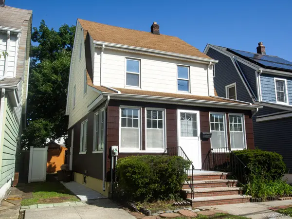 248-15 88 DR, Bellerose, NY 11426