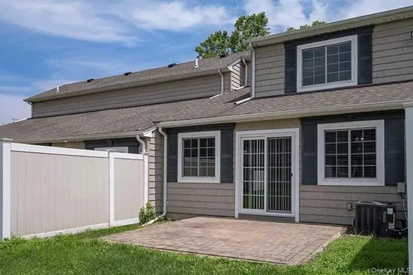 2705 Townhouse DR #2705, Coram, NY 11727