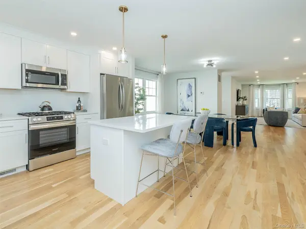 59 Edgewood RD #B, Port Washington, NY 11050