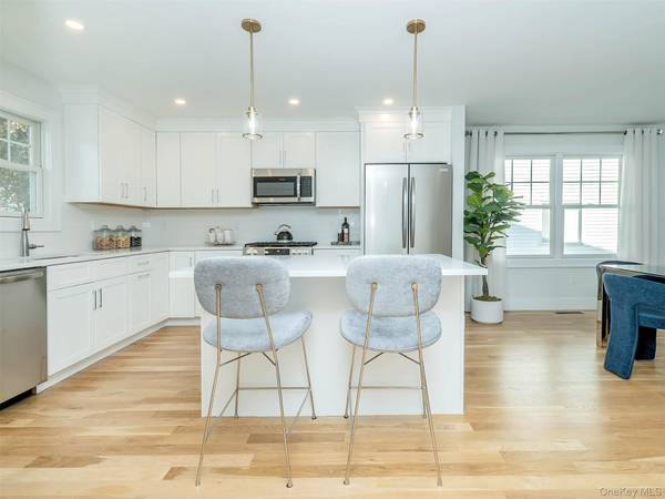 59 Edgewood RD #B, Port Washington, NY 11050