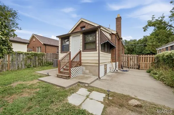 1105 North And South RD, University City, MO 63130