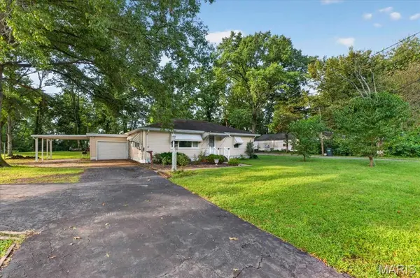 200 Ross LN, Belleville, IL 62220