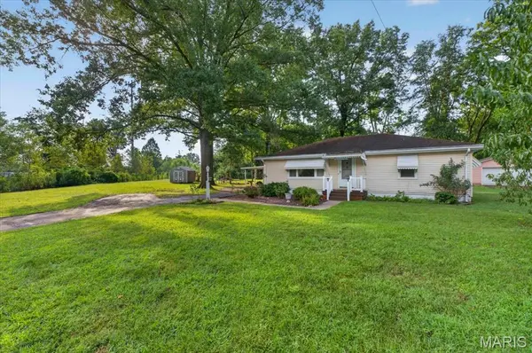 200 Ross LN, Belleville, IL 62220