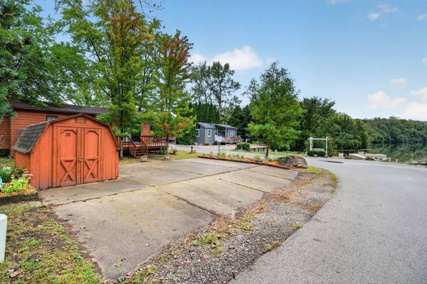 31 Lakeshore DR, Wilmington, IL 60481