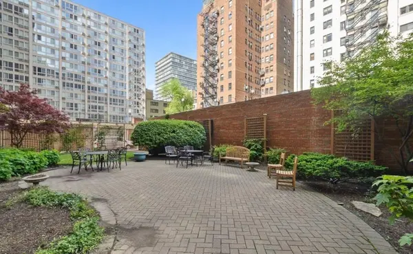 2909 N Sheridan RD #1306, Chicago, IL 60657