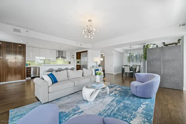 4350 N Broadway ST #1002, Chicago, IL 60613