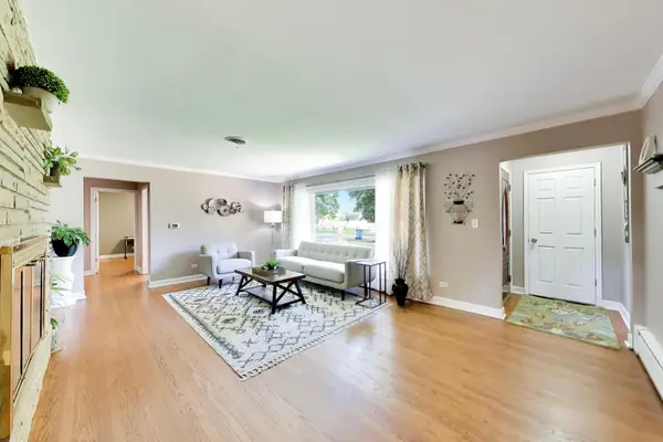403 S We Go TRL, Mount Prospect, IL 60056