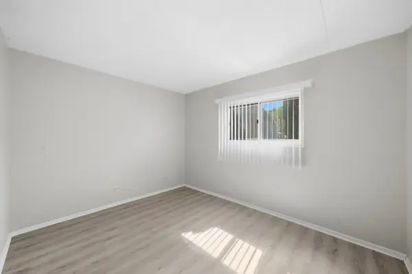 3850 S Parkway DR #1G, Northbrook, IL 60062
