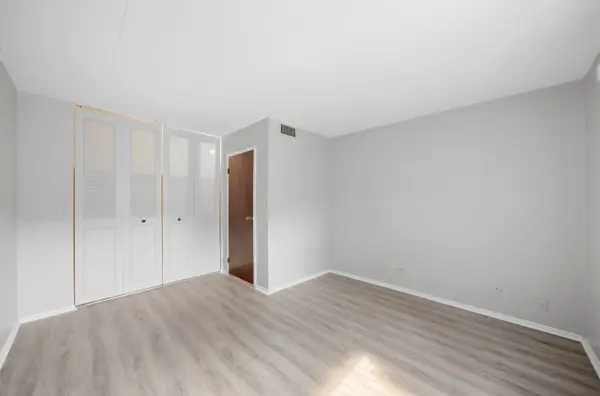 3850 S Parkway DR #1G, Northbrook, IL 60062