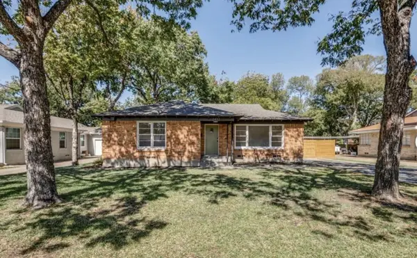 2433 Southwood DR, Dallas, TX 75233