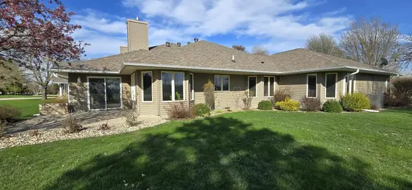 503 Sunset PL, Charles City, IA 50616