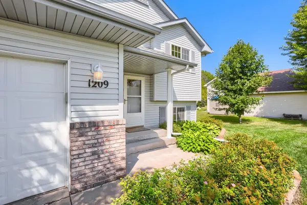 1209 Roberts RD, Buffalo, MN 55313