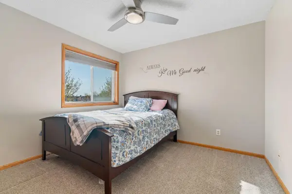 4052 Blakewood DR, Shakopee, MN 55379