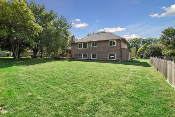 4160 Polaris LN N, Plymouth, MN 55446