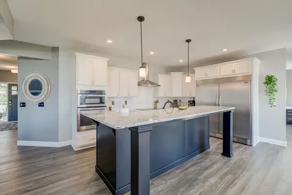 5204 Porchlight Bay, Woodbury, MN 55129