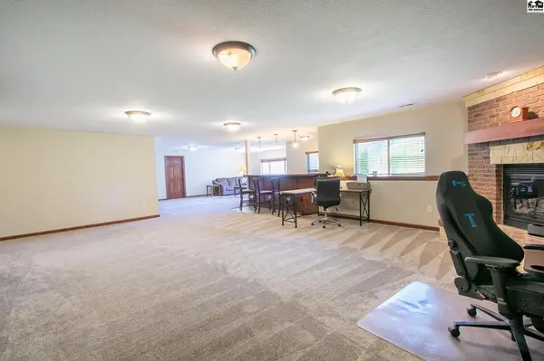 727 Goldspike Ct, Newton, KS 67114