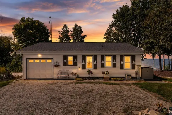 2737 BAY RD, Brussels, WI 54204