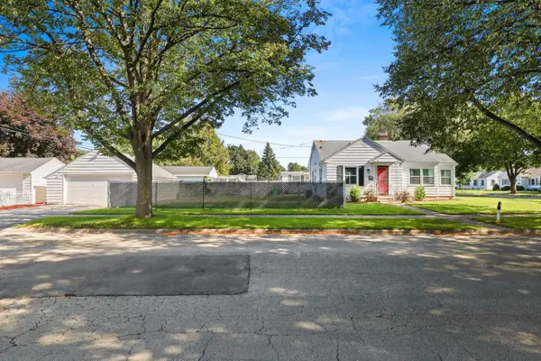 1106 MINAHAN ST, Green Bay, WI 54303-4047