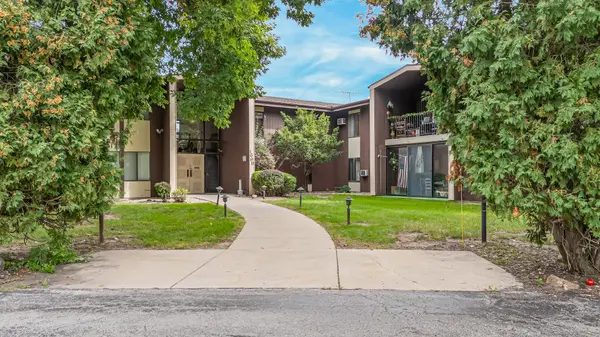 1699 ALCAN DR #212, Menasha, WI 54952