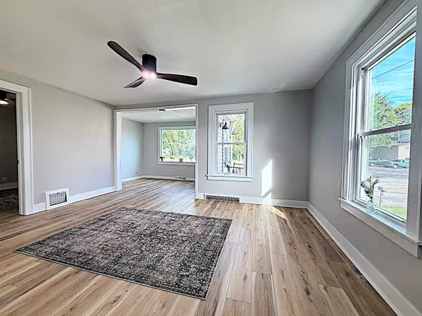 622 TOWER AVE, Kellnersville, WI 54215