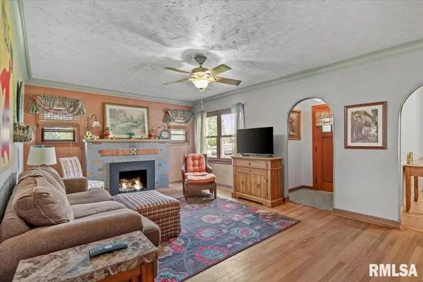 5 WESTWOOD TER, Springfield, IL 62702