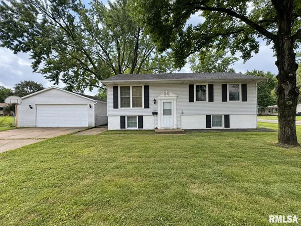 2200 DOMINION AVE, Pekin, IL 61554