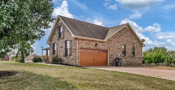 3656 Fieldstone Dr, Clarksville, TN 37040