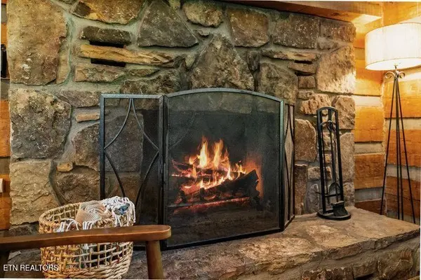 1126 E Foothills Drive, Gatlinburg, TN 37738