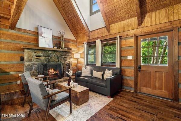 1126 E Foothills Drive, Gatlinburg, TN 37738