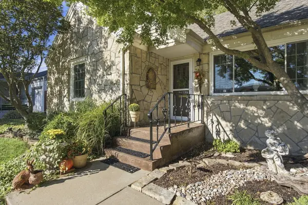 1739 S Kentwood AVE, Springfield, MO 65804