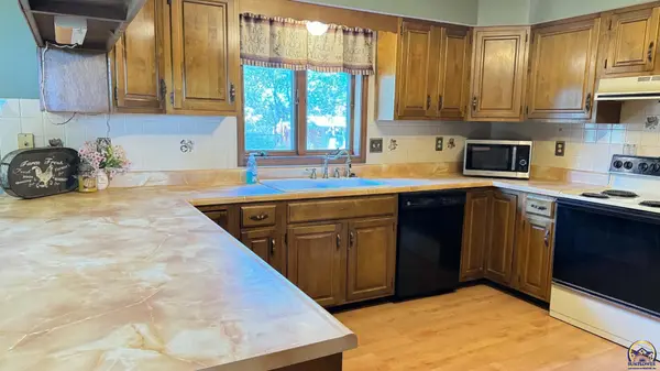 7627 46th ST, Ozawkie, KS 66070