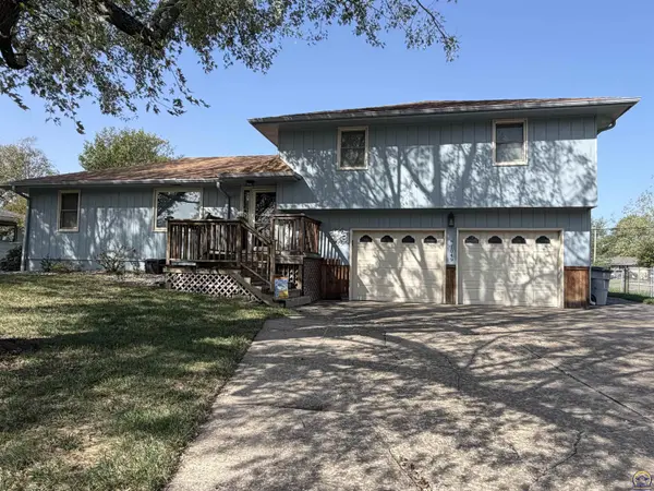 1049 Sunrise Dr, Emporia, KS 66801
